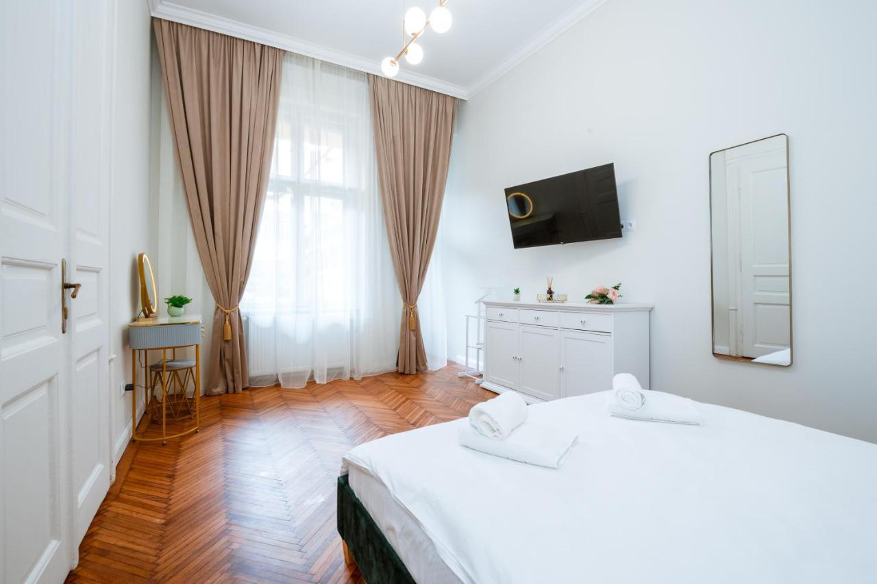 Apartament De Lux Central, P-Ta Matei Corvin Cluj Napoca Bagian luar foto